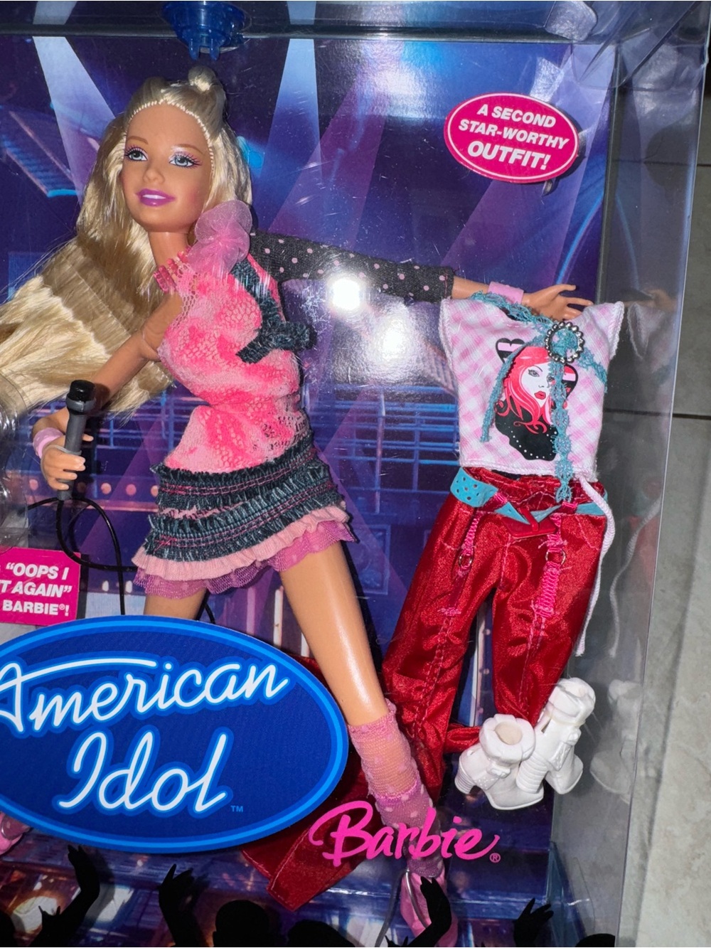 Barbie Pink and Black American Idol Stage Doll with Karaoke Mic - Picture 4 of 5